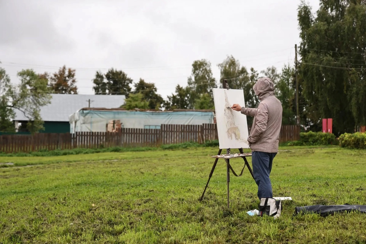 За окном осень, а значит, самое время подвести итоги конкурса «Самая красивая деревня Владимирской области». В 2026-м он прошел в 12-й раз и с еще большим размахом, чем в предыдущие годы. Обладатель Гран-при получил традиционную табличку признанного победителя и денежный приз в размере 300 тысяч рублей. На сей раз счастливчиков сразу два — Ельтесуново и Кидекша.