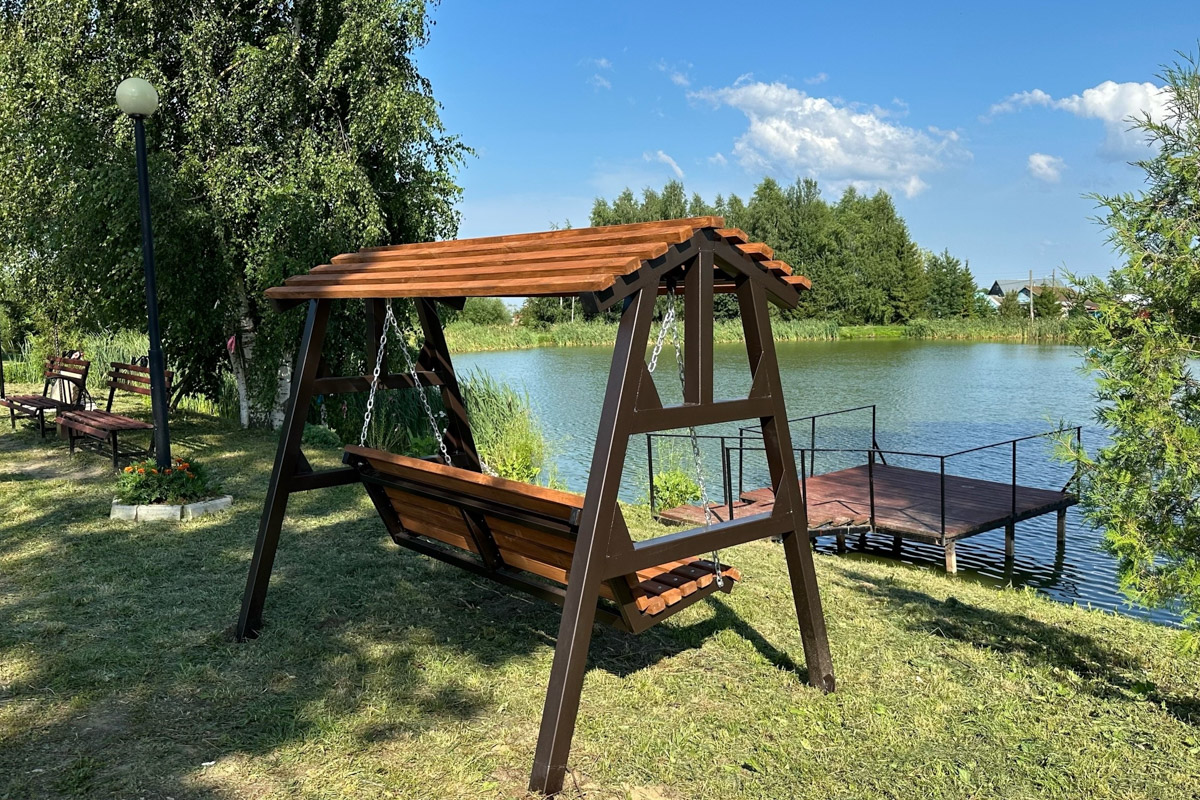 За окном осень, а значит, самое время подвести итоги конкурса «Самая красивая деревня Владимирской области». В 2026-м он прошел в 12-й раз и с еще большим размахом, чем в предыдущие годы. Обладатель Гран-при получил традиционную табличку признанного победителя и денежный приз в размере 300 тысяч рублей. На сей раз счастливчиков сразу два — Ельтесуново и Кидекша.