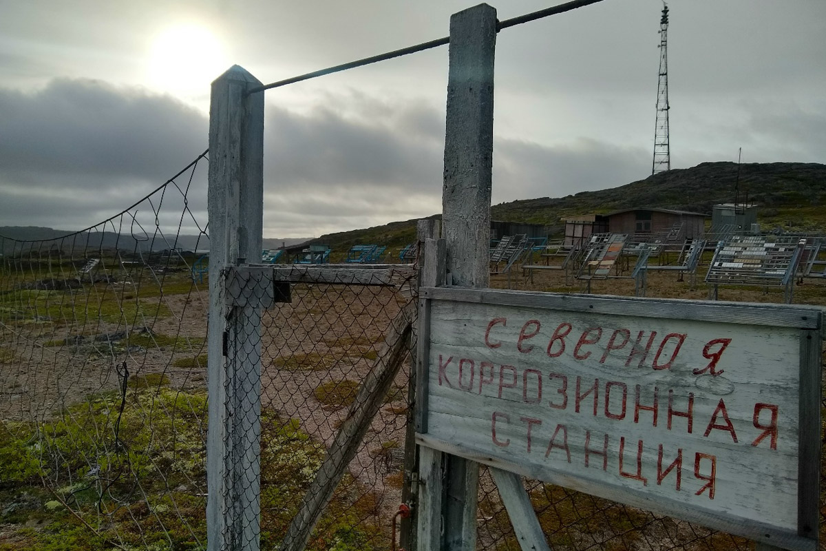 Дмитрий Голембиовский посвящает свободное время мотопутешествиям вот уже 13 лет. Сначала он катался по городу, потом захотелось заглянуть дальше. Сейчас на его счету самые живописные точки планеты, саквояж, набитый доверху забавными историями, и неповторимый опыт, которым он поделился с «Ключ-Медиа».
