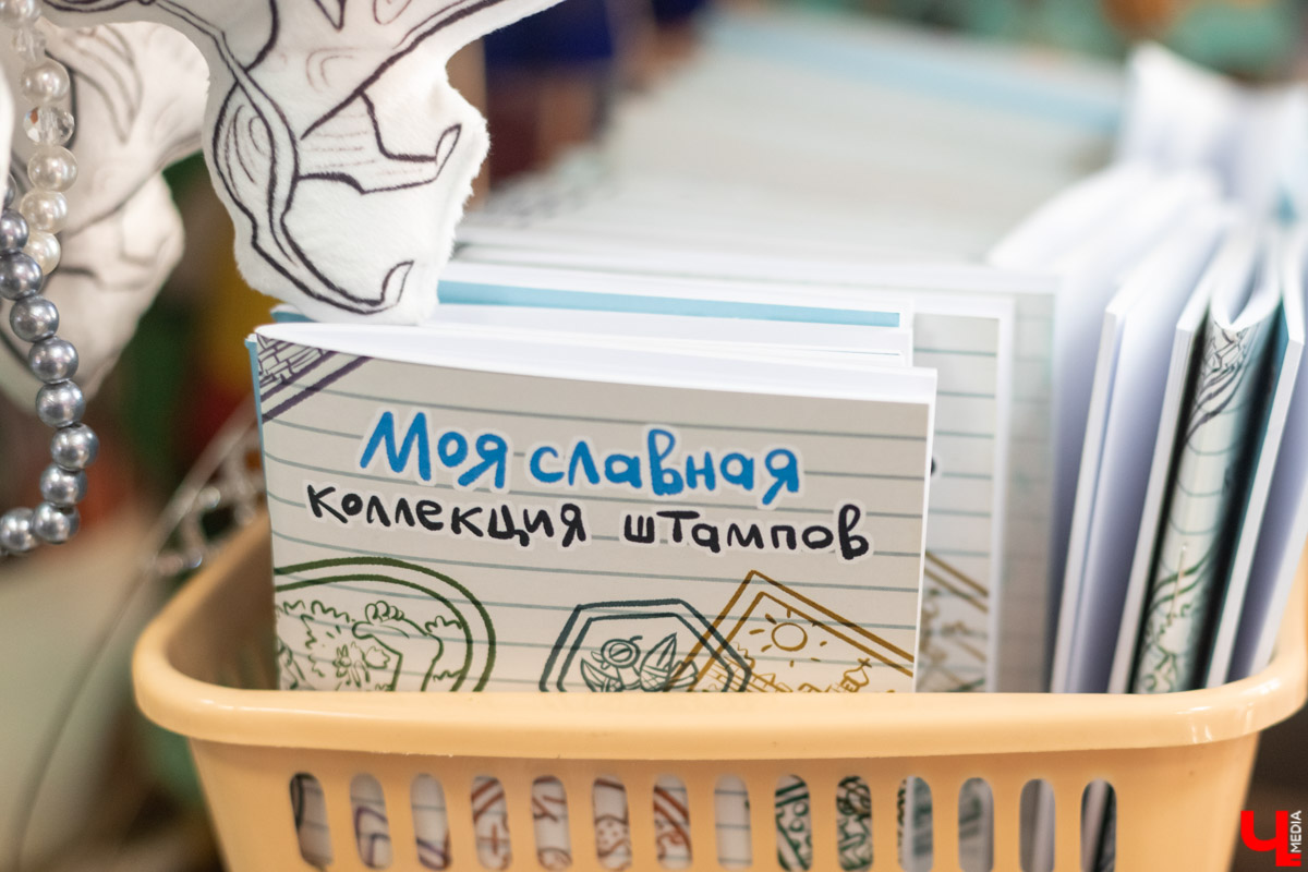Сделать город интереснее для местных — задача не из простых. Этим летом во Владимире подхватили тренд, связанный со сбором интересных штампов. Главная цель путешественника — добыть как можно больше разных оттисков в местных локациях. «Ключ-Медиа» вместе с организатором проекта Михаилом Самойловым пробежался по центральным точкам, поддержавшим акцию.