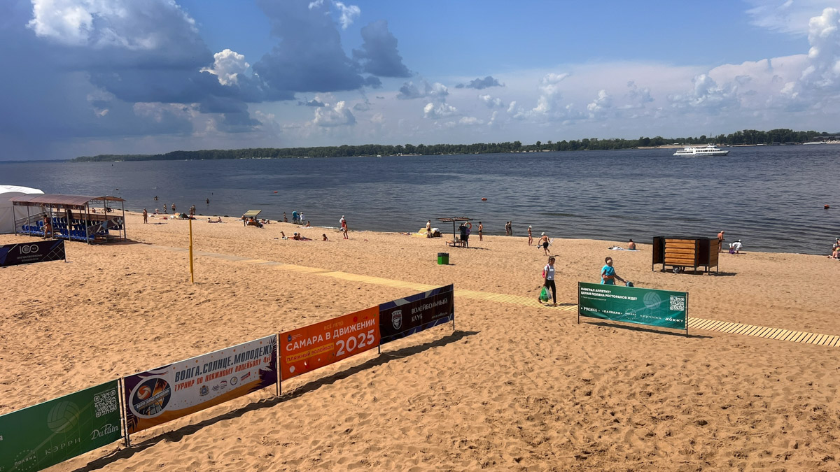 Самара — курортный городок, притаившийся на левом берегу Волги где-то в юго-восточной части России. Обсудим, где рассмотреть бывший Куйбышев с высоты птичьего полета, чем удивительна местная набережная и почему в советское время там с придыханием ждали Сталина.