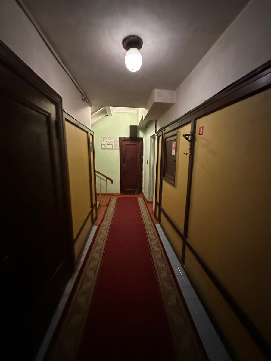 Самара — курортный городок, притаившийся на левом берегу Волги где-то в юго-восточной части России. Обсудим, где рассмотреть бывший Куйбышев с высоты птичьего полета, чем удивительна местная набережная и почему в советское время там с придыханием ждали Сталина.