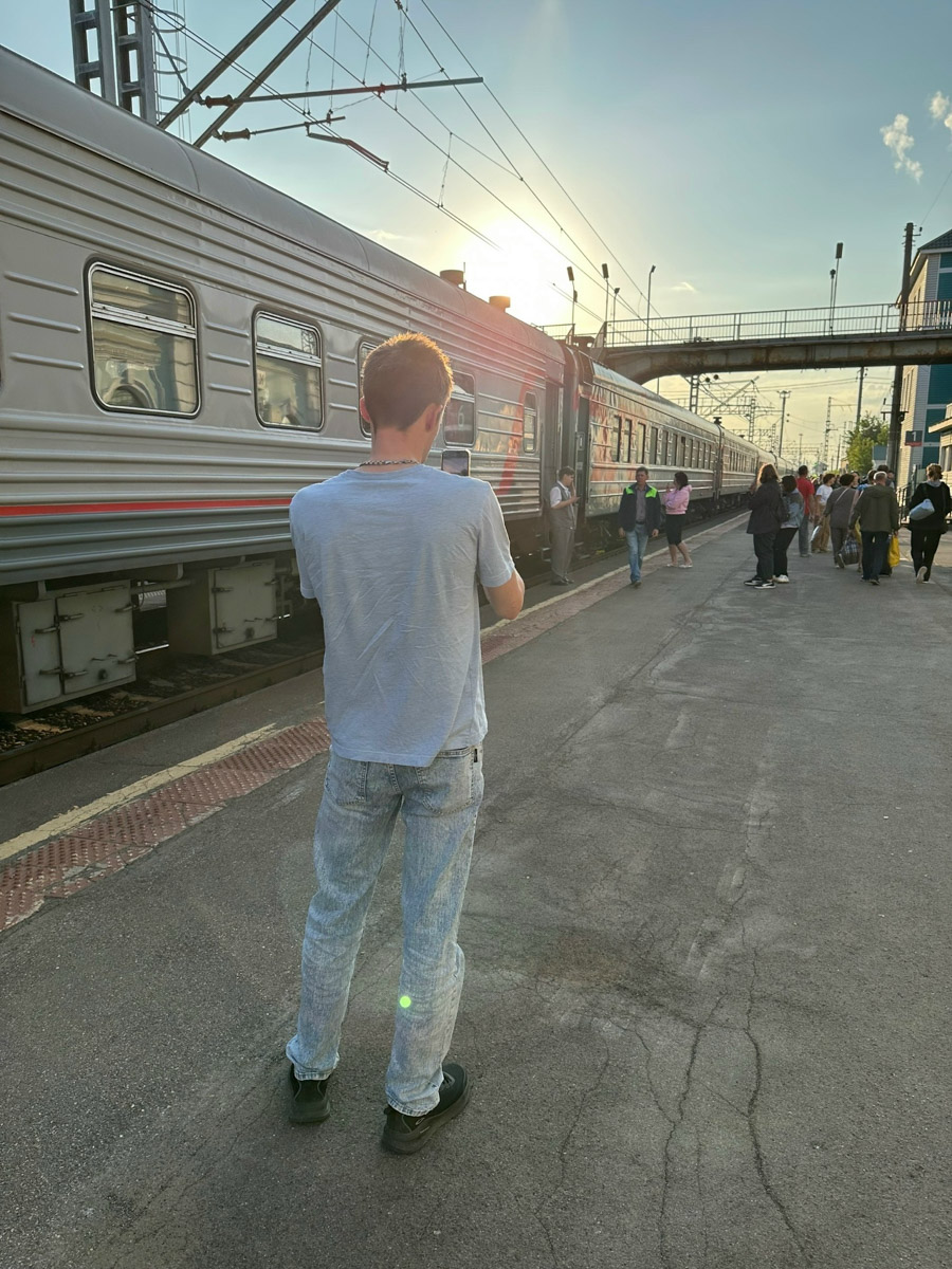 Самара — курортный городок, притаившийся на левом берегу Волги где-то в юго-восточной части России. Обсудим, где рассмотреть бывший Куйбышев с высоты птичьего полета, чем удивительна местная набережная и почему в советское время там с придыханием ждали Сталина.