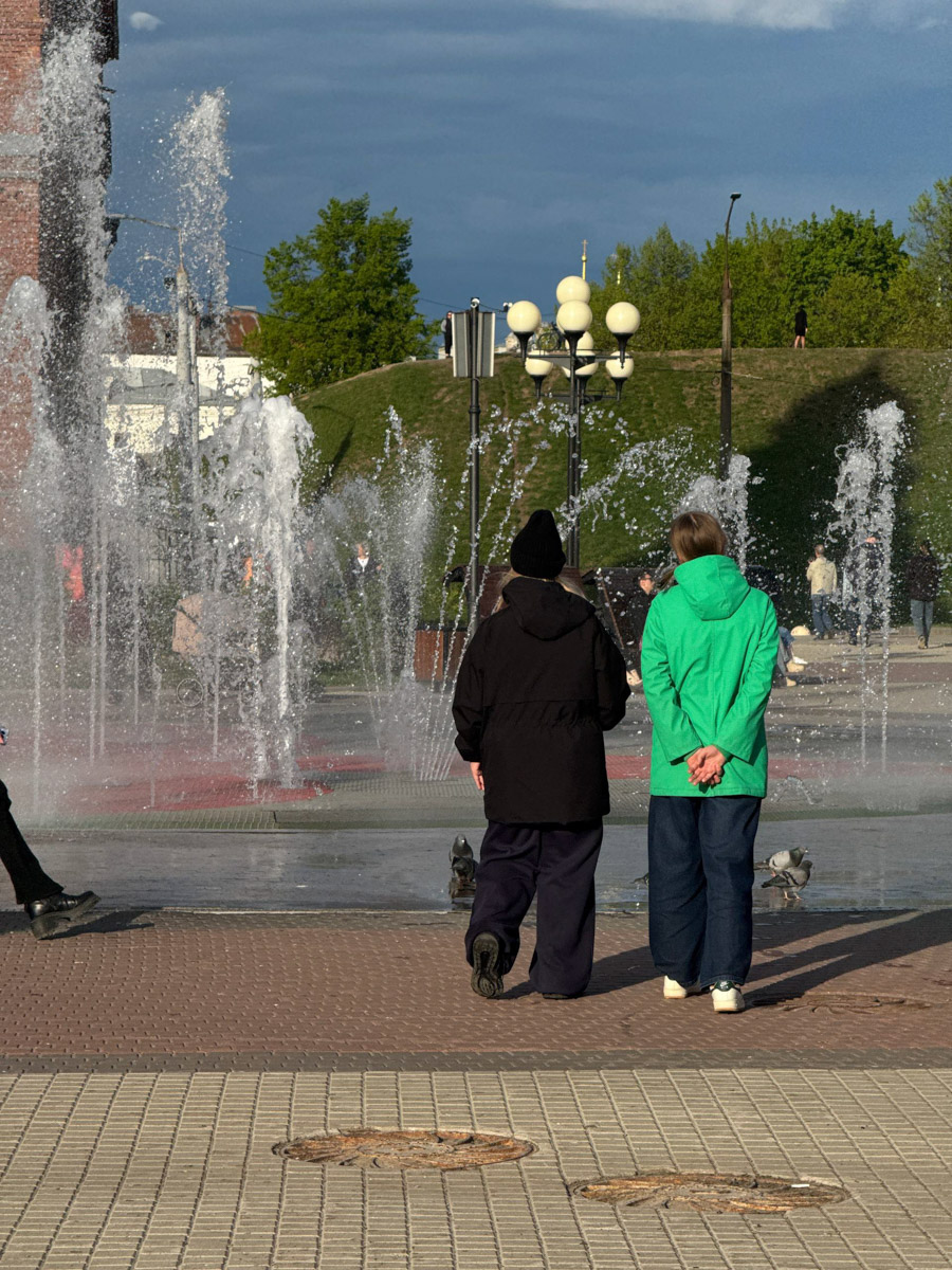 Наш город всячески старается повышать свою привлекательность. К примеру, подготовка к предстоящему юбилею Золотого кольца проводится в колоссальных масштабах. Но именно это и является камнем преткновения, о который споткнулись приезжие в 2026-м. Глобальный ремонт дорог и зданий явно смутил туристов. Каким запомнился гостям Владимир в этом году, выяснил «Ключ-Медиа».