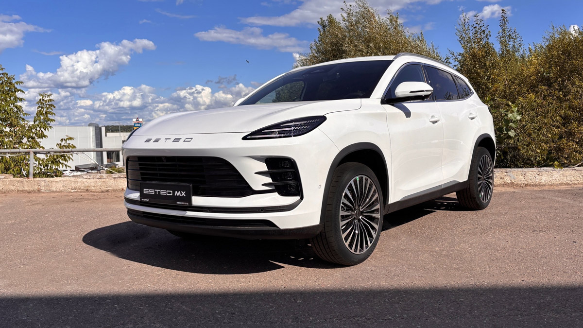Автомобильный ландшафт Владимира заметно изменился: еще пару месяцев назад мы рассказывали о новых моделях ESTEO по отдельности, а теперь все три можно увидеть вживую в ESTEO ЦЕНТР АВТОТРАКТ — посидеть за рулем, изучить оснащение и отправиться на тест-драйв. Собрали модели в один гид.