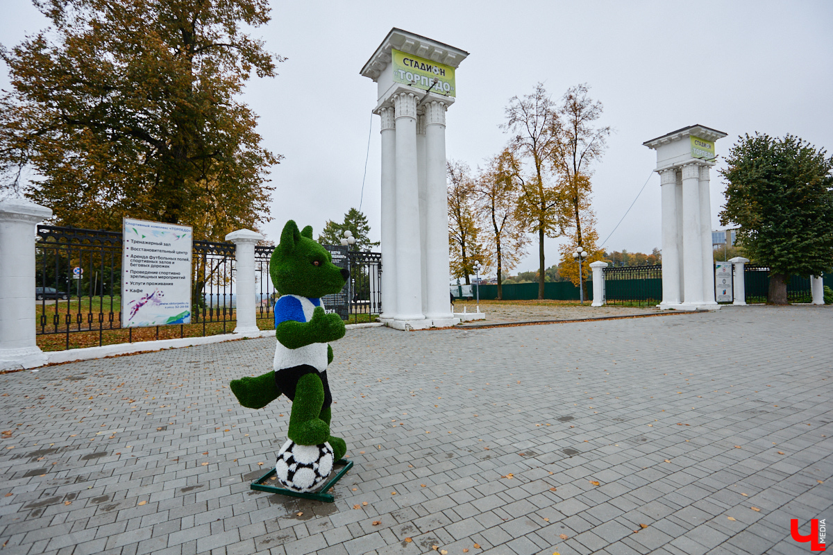 Иногда за искусством не нужно далеко ходить, достаточно прогуляться по городу. За последнее время на улицах Владимира появилось несколько примечательных арт-проектов, достойных внимания. Некоторые из этих работ легко пропустить, если не знать, куда смотреть. Другие, наоборот, бросаются в глаза, но не сразу можно понять, что перед тобой. Рассказываем, где искать в городе свежие творения.