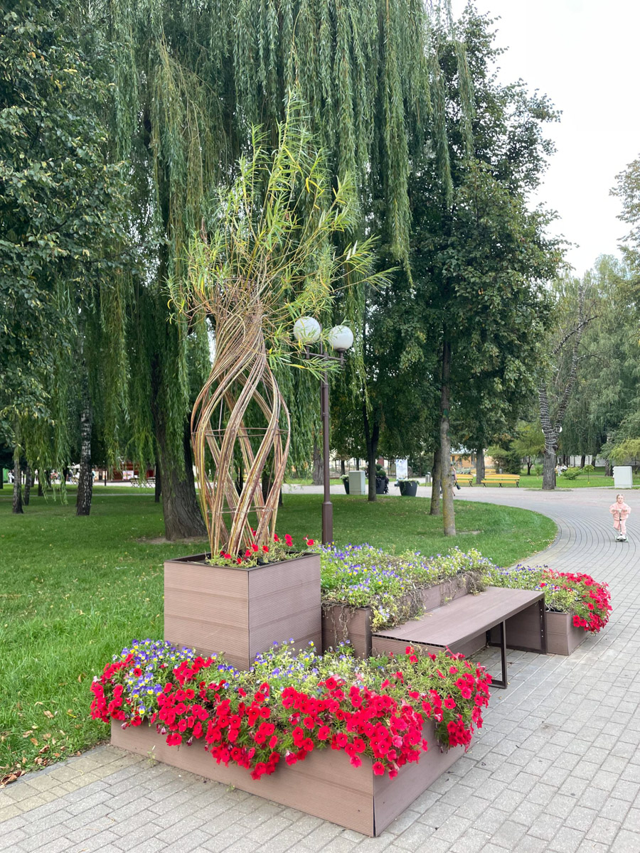 Гродно часто называют самым уютным и «европейским» местом Беларуси. История тут буквально на каждом углу! Именно здесь теперь пробует найти свое место под солнцем дизайнер из Владимира Карина Руфова. Она решилась на переезд в этот королевский город и рассказала «Ключ-Медиа» об изнанке жизни в соседней стране. Поговорили о ценах, работе и, конечно, белорусской вежливости.