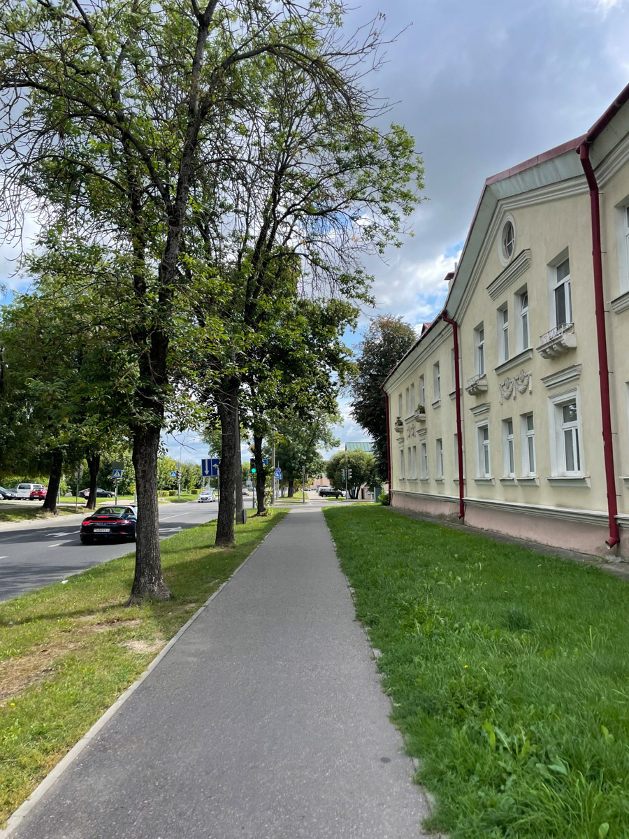 Гродно часто называют самым уютным и «европейским» местом Беларуси. История тут буквально на каждом углу! Именно здесь теперь пробует найти свое место под солнцем дизайнер из Владимира Карина Руфова. Она решилась на переезд в этот королевский город и рассказала «Ключ-Медиа» об изнанке жизни в соседней стране. Поговорили о ценах, работе и, конечно, белорусской вежливости.