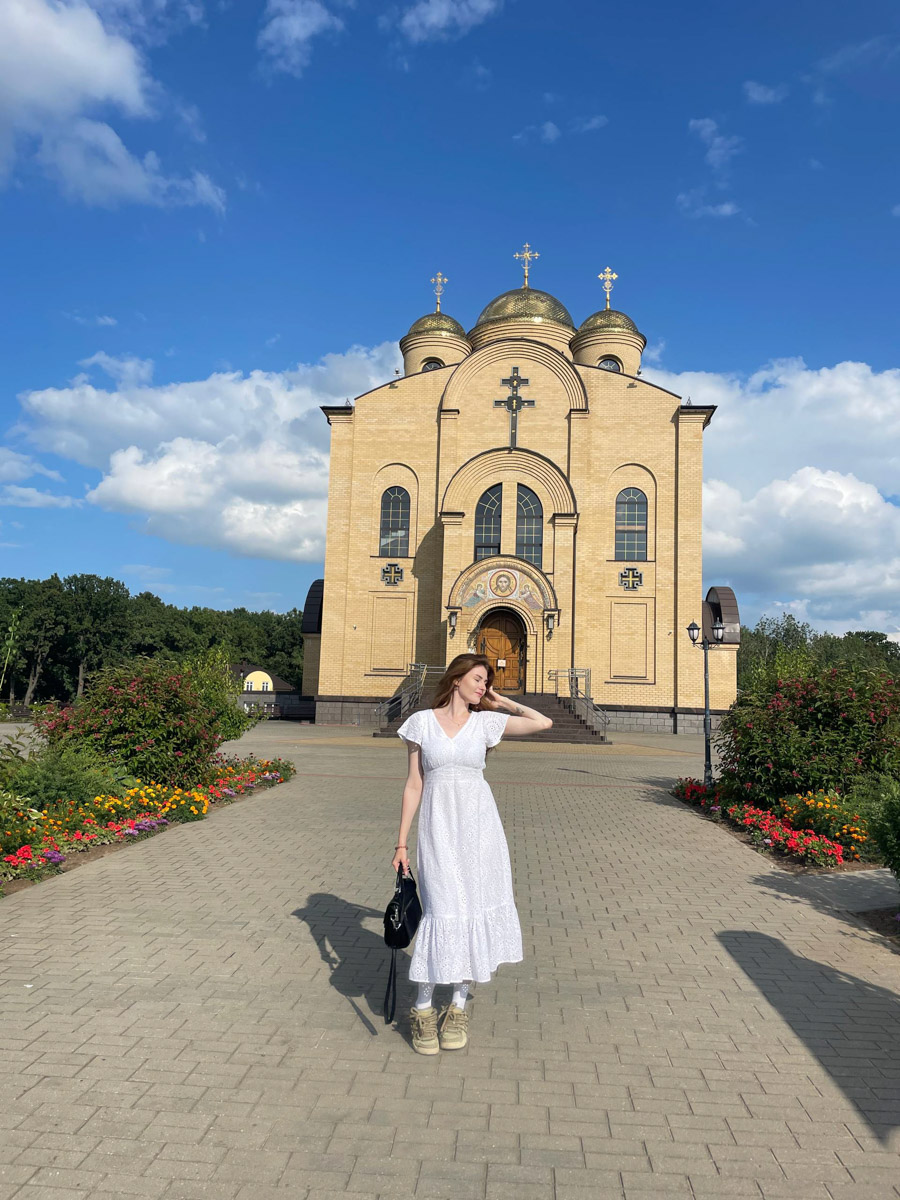 Гродно часто называют самым уютным и «европейским» местом Беларуси. История тут буквально на каждом углу! Именно здесь теперь пробует найти свое место под солнцем дизайнер из Владимира Карина Руфова. Она решилась на переезд в этот королевский город и рассказала «Ключ-Медиа» об изнанке жизни в соседней стране. Поговорили о ценах, работе и, конечно, белорусской вежливости.