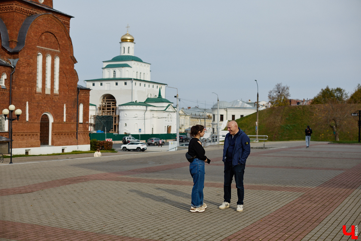 Аниелло Сальваторе родился в южном пригороде Неаполя. Почти 20 лет назад жизнь итальянца сделала лихой поворот, и он оказался в Курлове Гусь-Хрустального района. Позже наш герой перебрался во Владимир, где и проживает с 2010 года. В подобные истории верится с трудом. Чтобы развеять любые сомнения, «Ключ-Медиа» задал улыбчивому человеку животрепещущие вопросы.