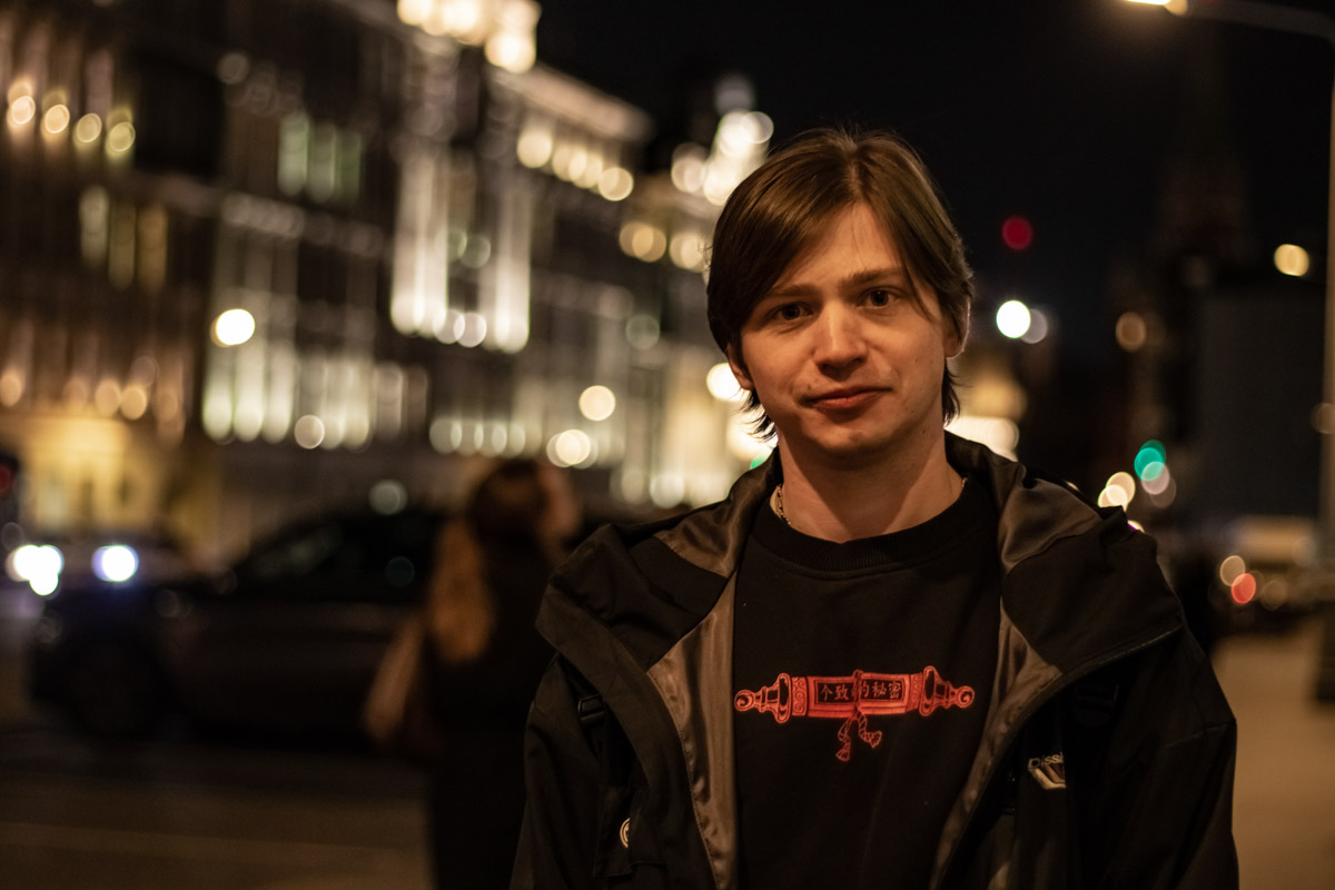 Согласитесь, многие владимирцы задумывались о переезде в столицу. Москва соблазняет работой и возможностями, но не все рискуют окунуться в ее бешеный ритм. А вязниковец Дмитрий Мирный рискнул! Сейчас 28-летний молодой человек работает в главной библиотеке страны — Российской государственной библиотеке, или, как говорят в народе, в Ленинке. «Ключ-Медиа» поговорил с юношей о том, как случайное приглашение привело его в место, которое он сам считал мистическим.