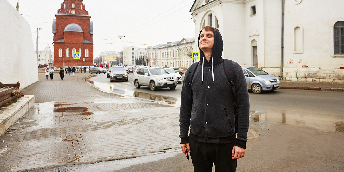 С шутками и без. Прогулка по городу с полуфиналистом «Камеди Баттла» Виталием Косаревым С шутками и без. Прогулка по городу с полуфиналистом «Камеди Баттла» Виталием Косаревым