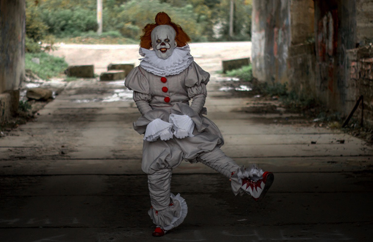 Танцующий клоун Пеннивайз: По городу гуляет «ОНО»! 