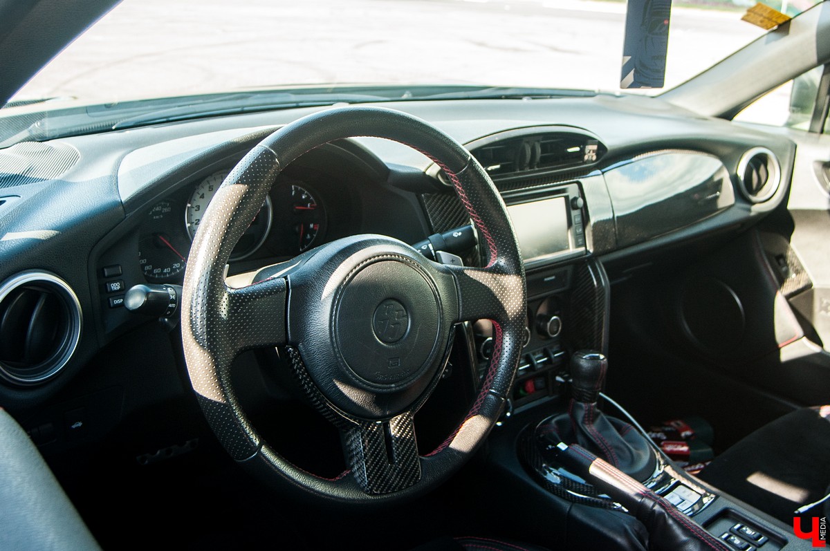 Известный тюнингёр Илья Курицын переделал свою Toyota GT86. Основой нового дизайна стали колеса от Lamborghini Speedline и карбоновый спойлер