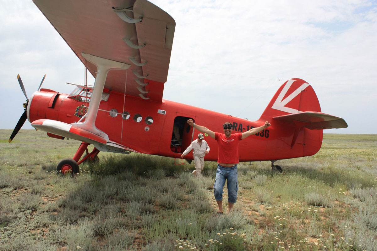 Вадим Кузьмин – владимирский бизнесмен, летчик, владелец частного аэродрома и фермы - вновь удивил. На этот раз – архивным видео, в котором он вытворяет немыслимые кульбиты в воздухе за штурвалом четырехместного вертолета Robinson 44