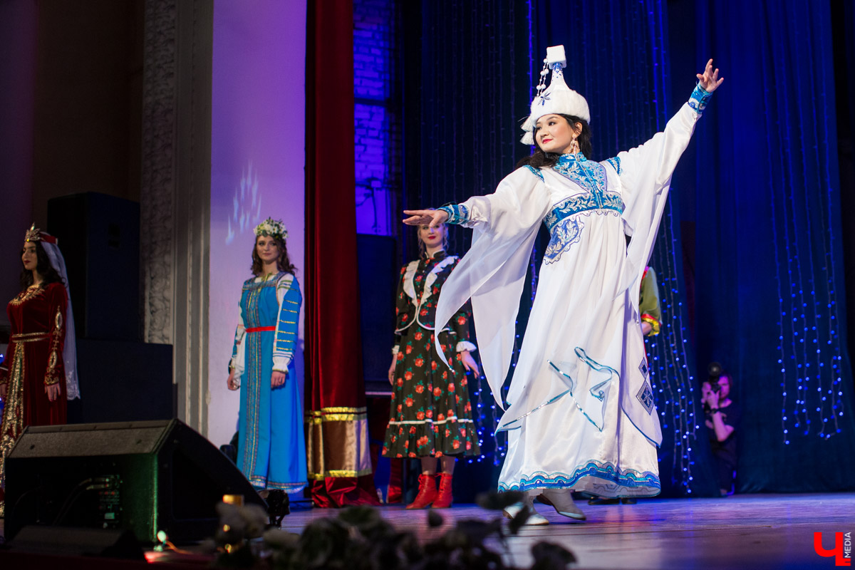 7 марта в ДК молодежи выбирали «Красу народов земли Владимирской-2020». На титул и корону претендовали 10 девушек