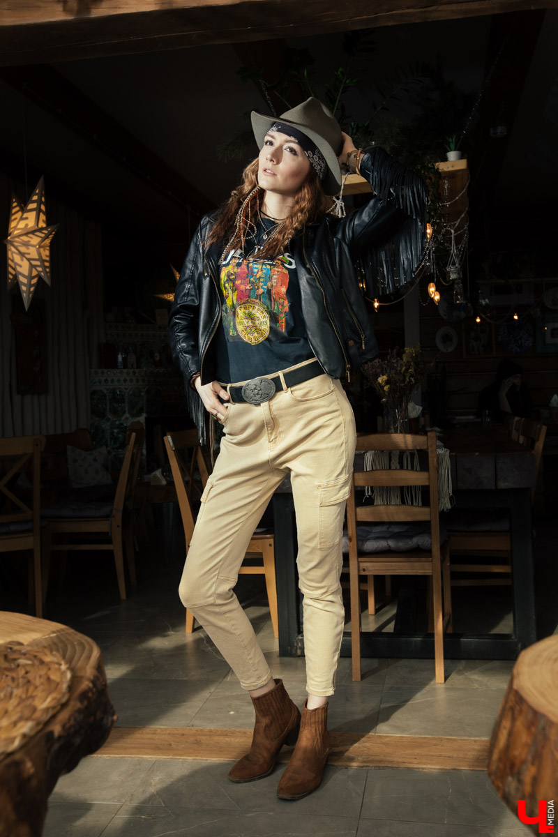 Фотограф Екатерина Лебедь носит редкие, эклектичные вещи с историей. Ее стиль — бохо с небольшой ноткой гранжа. Девушка любит бахрому, шляпы, джинсы и казаки. Все, как в старых добрых вестернах
