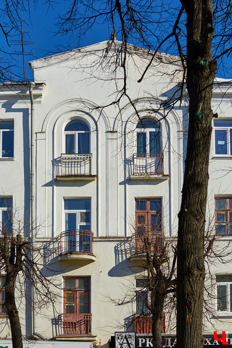 Вдохновились лекцией члена Союза архитекторов России Людмилы Басмановой и сделали подборку владимирских зданий в стиле советского классицизма.