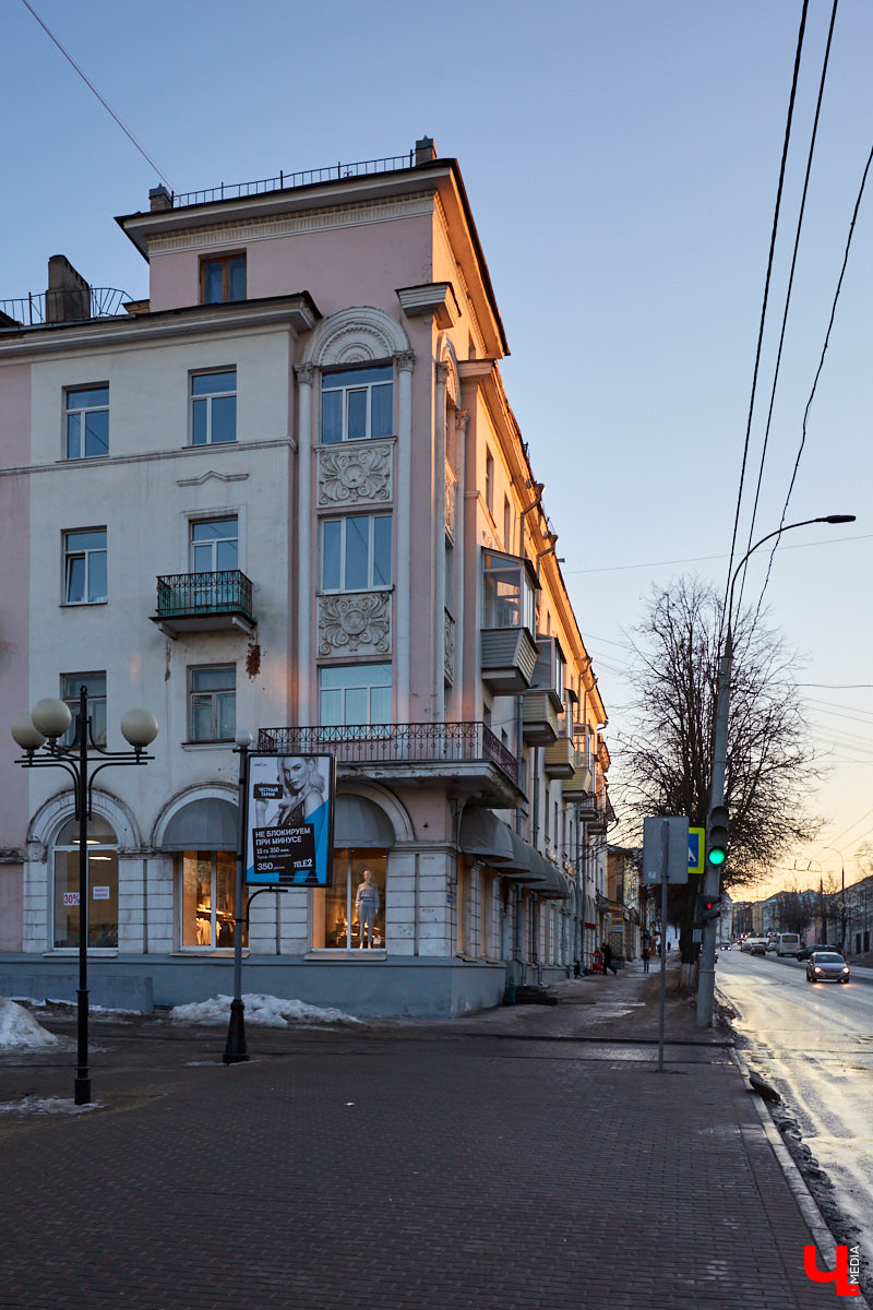 Вдохновились лекцией члена Союза архитекторов России Людмилы Басмановой и сделали подборку владимирских зданий в стиле советского классицизма.
