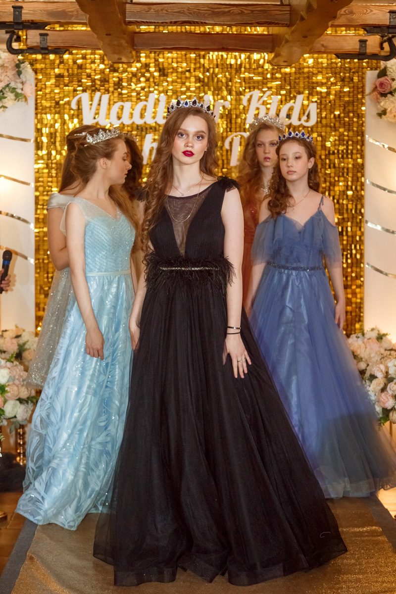 25 апреля в городе вновь прогремел Vladimir Kids Fashion Day. Вот как описала это событие его организатор и дизайнер Наталья Рязанова: «Наш „модный день“ прошел так, как не все московские показы проходят».