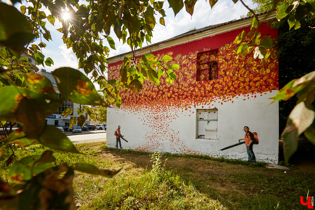 Август — богатый месяц не только на огородный, но и стрит-арт «урожай». Собираем по городу новые рисунки: 3D-фасад, сюжет «Ну, погоди!» и Дали с Ван Гогом в костюмах уличных уборщиков.