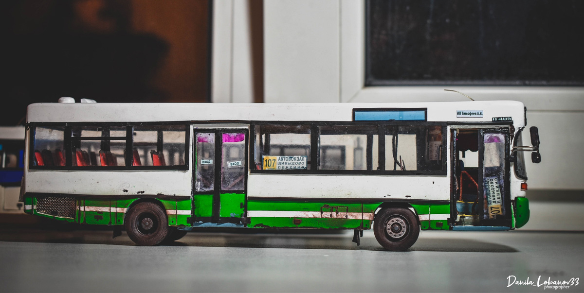 История вдохновленного общественным транспортом кондуктора Данилы Лобанова, который создает точные копии автобусов.