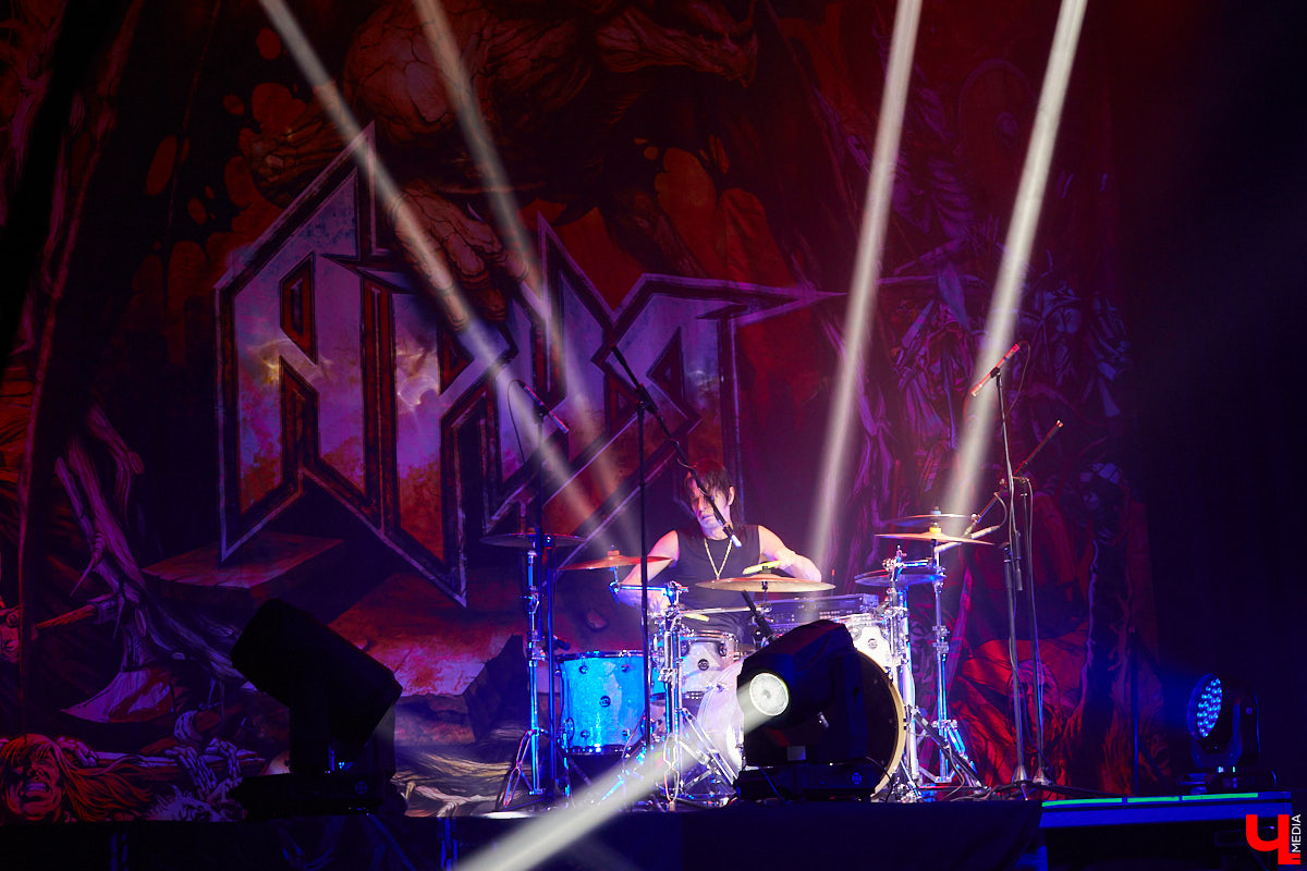 В это нестабильное время приезд во Владимир легенды отечественного хэви-метал группы «Ария» воспринимается как чудо. Но вот музыканты — на сцене Art Hall.