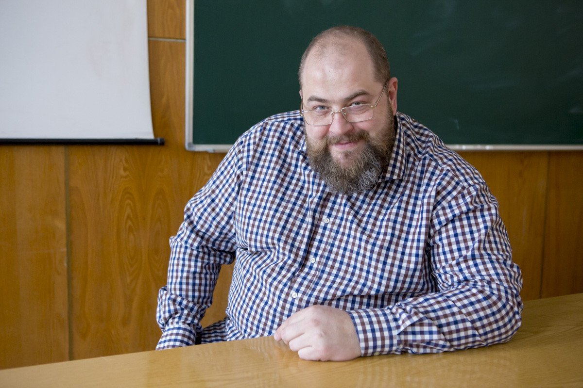 Известный лингвист Игорь Исаев о жизни в 33-м регионе, работе в РАН и шоу с Александром Пушным Если вбить слово «лингвист» в поиск YouTube, тот выдаст целый ряд видео с участием Игоря Исаева. Он частый гость блогеров, авторов подкастов, радиоведущих. Сейчас на постоянной основе участвует в шоу «Физики и лирики» с Александром Пушным. А ведь родом эксперт из Владимирской области. «Ключ-Медиа» удалось побеседовать со специалистом в области языкознания и узнать о нем чуть больше.