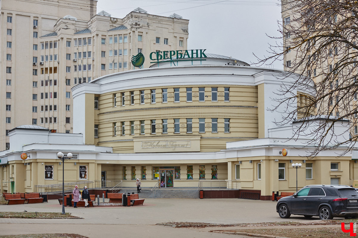 Обзор владимирских зданий, построенных после 2000-х годов, которые не стыдно показать туристам Многие называют Владимир городом одного дня, сетуя на то, что, кроме памятников архитектуры XII века, смотреть в столице региона не на что. А ведь у нас есть и современные строения, которые могут понравиться гостям областного центра. Перечисляем их в нашей подборке, составленной с помощью местных урбанистов.