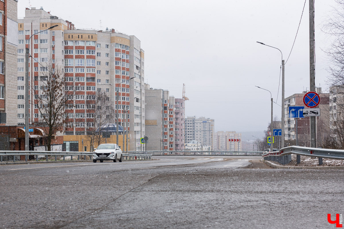 Во Владимире планируют построить новые развязки и обеспечить дополнительное сообщение с 8-ЮЗ Открытие Рпенского проезда во Владимире перенесли, правда, ненадолго. А вот когда транспорт быстрее поедет с 8-ЮЗ — еще вопрос. В городе задумались о необходимости разгрузить густонаселенный спальный район. Впрочем, зачем спойлерить, просто читайте наш дорожный обзор.